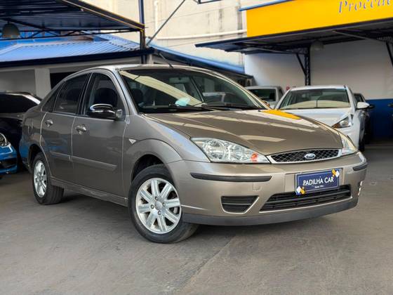 FORD FOCUS 1.6 GL 8V FLEX 4P MANUAL FORD FOCUS 1.6 GL 8V FLEX 4P MANUAL